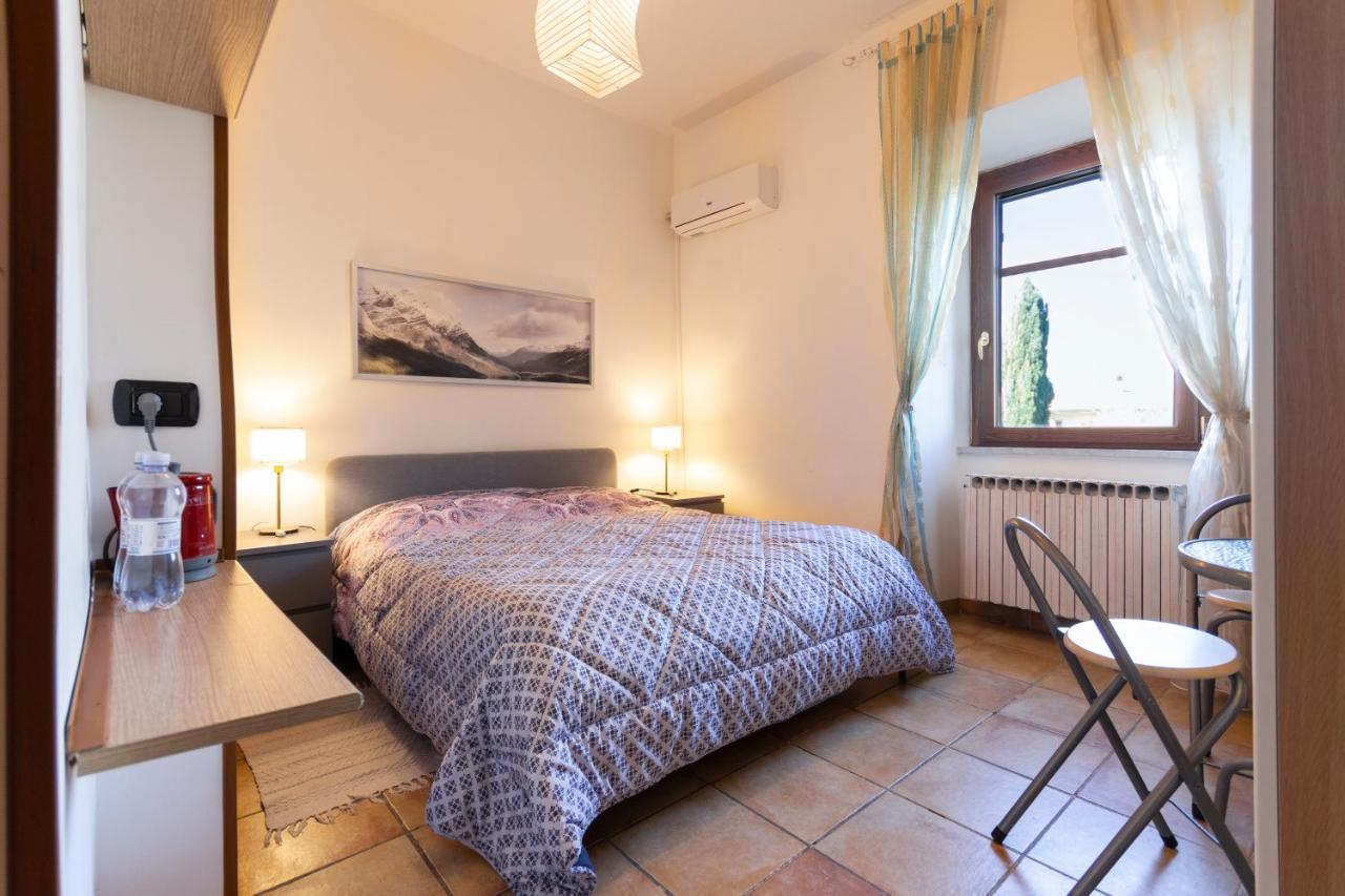 Bed and Breakfast La Finestra Di Umberto Vicino Al Centro Con Parcheggio Privato Витербо Экстерьер фото